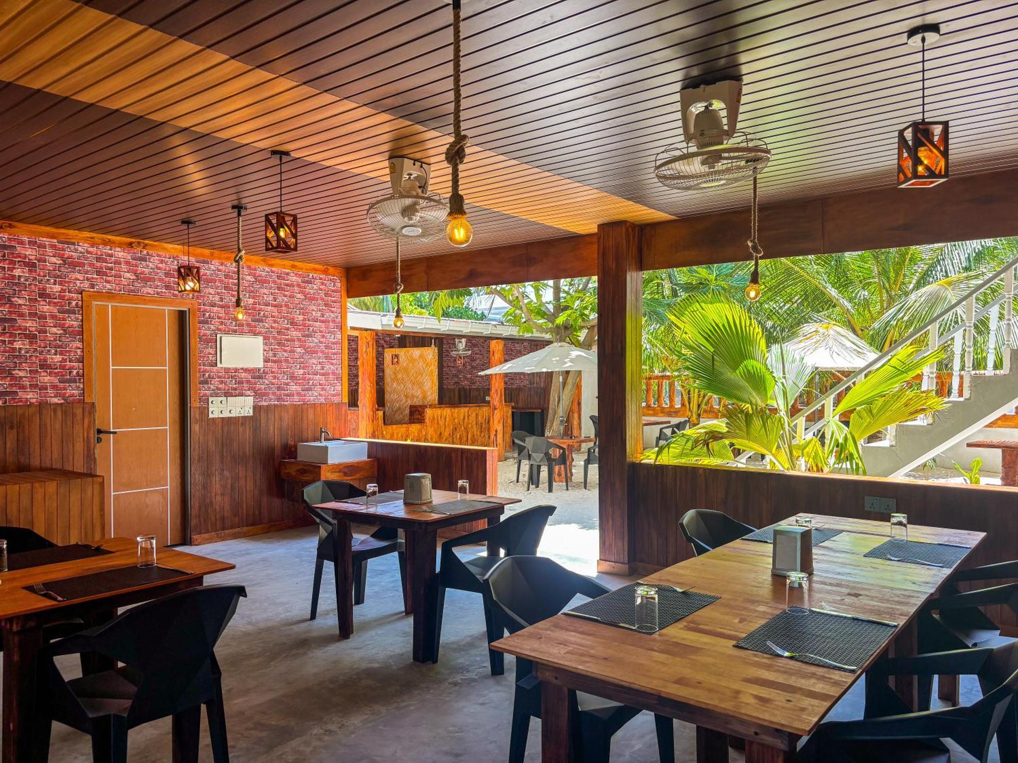 Mathiveri Thundi Inn Екстериор снимка
